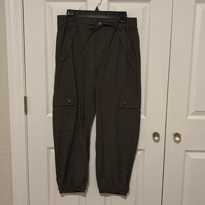 Cabi cargo pants. Size S.